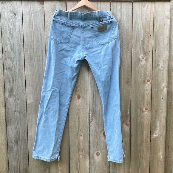 Wrangler Women’s Light Wash Jeans - Picture 2 of 4